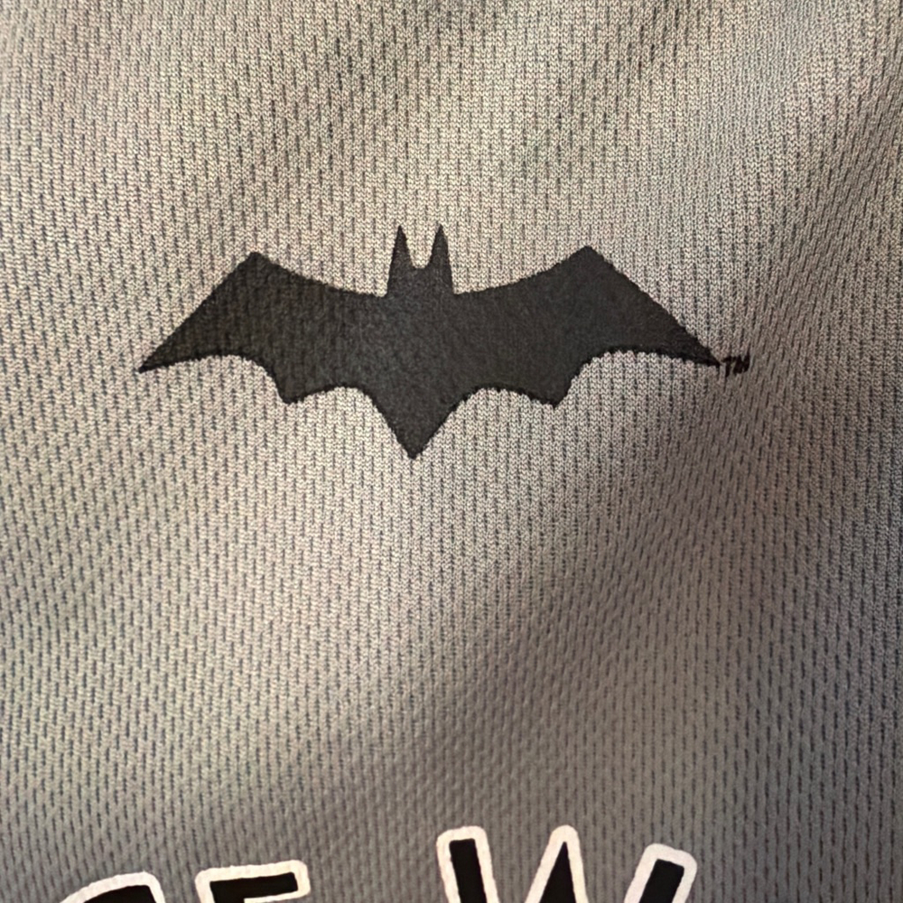 Batman DC The Animated Series Bruce Wayne 25 Basketball Jersey Loot Wear Medium - Picture 6 of 7